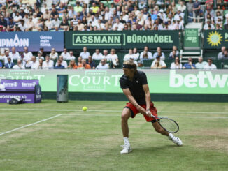 Zverev Alexander TERRA WORTMANN OPEN Mathias Schulz 1 scaled e1687565068236 326x245 - ALEXANDER ZVEREV SETZT ERFOLGSLAUF FORT UND ZIEHT INS HALBFINALE EIN