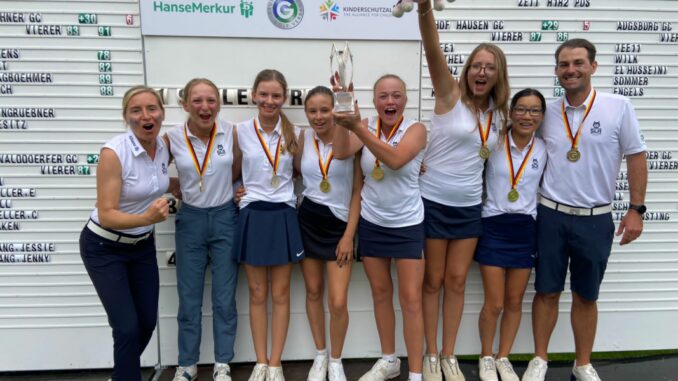 28-08-23 Siegerehrung DMM AK 14 Mädchen_Die Mädchen des GC St. Leon-Rot haben ihren Titel als Deutsche Mannschaftsmeister AK 14 erfolgreich verteidigt. (Foto GC St. Leon-Rot)