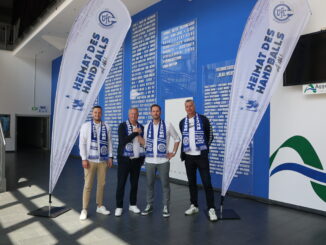 Dennis Roemer Gorden Brockmann Christoph Schindler und Matthias Reckzeh Foto VfL Gummersbach 326x245 - AUSRÜSTERWECHSEL IN GUMMERSBACH
